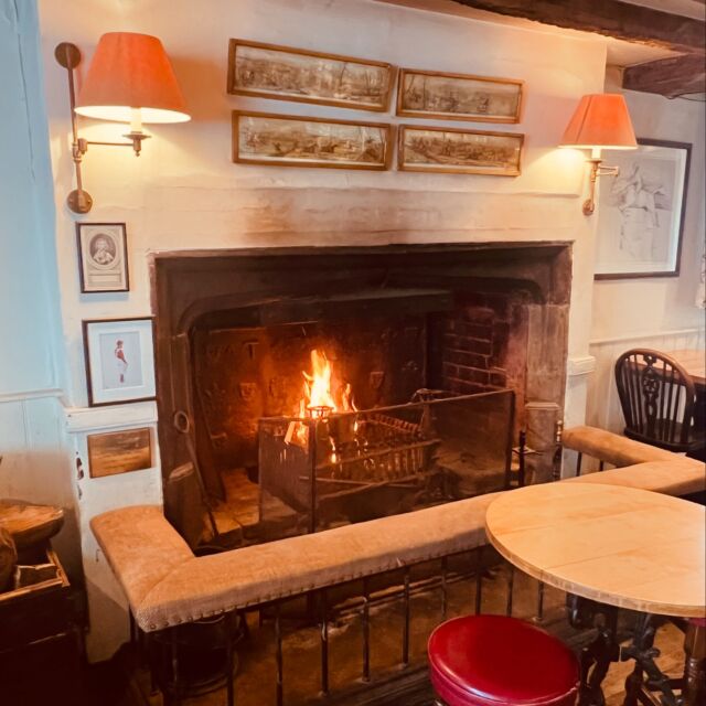 Fire up your week and pop in for cosy pint or why not join us for something to eat from our bar snack or a la carte menu..
.
.
.
.
.
.
.
.
.
#cosypub #englishpub #fireside #sussex #sussexlife #muddysussex #dogfriendlypub #pubswithrooms #publife #Publunch #pintofbeer #tunbridgewells #tunbridgewellsmums #christmaspartyideas #christmaspartyseason #eastgrinstead #ashdownforest
